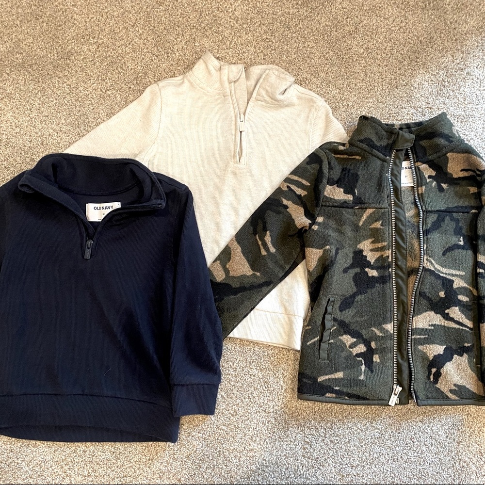 Old Navy 3T boy toddler bundle, camo jacket, blue and off white pullovers